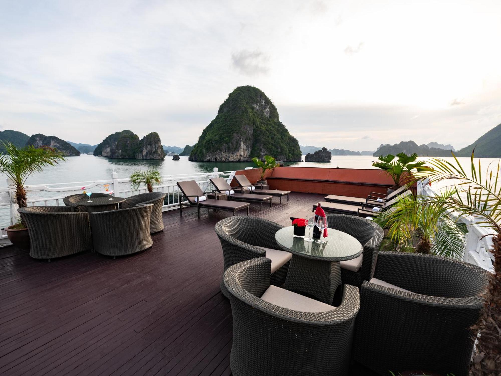Hera Boutique Cruise Ha Long Bay Exterior foto