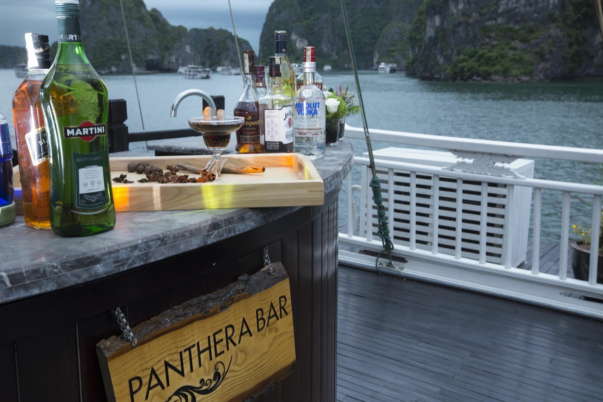 Hera Boutique Cruise Ha Long Bay Exterior foto